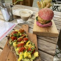 Amazing avocado toast at Juntos á Mesa in Figueira Da Foz