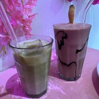 Iced matcha latte + Banana milkshake at MOYA brunch in Sevilla
