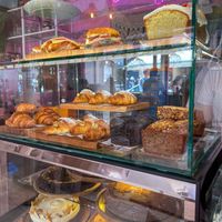 Cakes but only a few vegan  at MOYA brunch in Sevilla