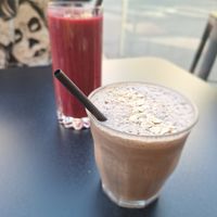 Red smoothie and cookie smoothie at Seven Sundays - Osterstrasse in Hannover