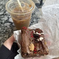 vegan slutty brownie (coffee from kopi cafe)  at Defloured in Chicago