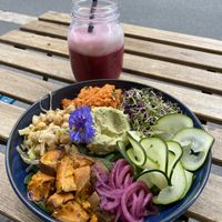 Bowl & beet “lassi”    at Happy Foods in Oslo