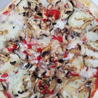 Pizza amb formatge vegà at Casanova Pizzas & Empanadas in Reus