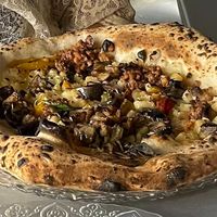 vegan pizza at Isabella De Cham in Naples