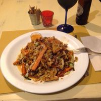 Muscolo di grano con verdure di stagione alla julienne saltate al wok con riso basmati  at Zoe Food in Trieste