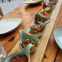 Als erstes bekommt man eine Variation an Mezze, danach Hauptspeisen😄 at Hidden Kitchen in Nuremberg