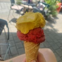 Mango & Erdbeere-Camarosa at Paletti Eismanufaktur in Pottenstein