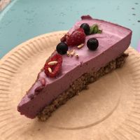 Veganer Blaubeer- Käsekuchen at Caffe Szept in Jelenia Gora