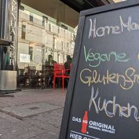 vegan cakes offered at Sachsenhäuser Feinbäckerei in Frankfurt