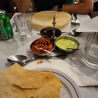 Poppadoms with two vegan dips at Spice Lounge in Albufeira