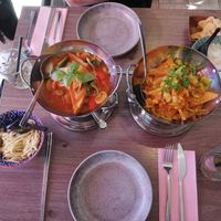 Wij hadden de vegan Thaise gele curry en de tofu in babipangangsaus at De Orchidee in Eindhoven