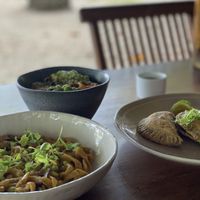 Empanadillas de lentejas, fetuchini con setas y sushi  bowl at Nula in Mal Pais