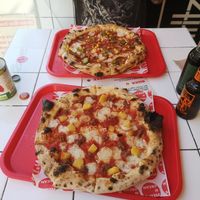 Pizza beyond Hawaii at Pizzi*s & Cream in Vienna