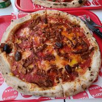 Greek Supreme at Pizzi*s & Cream in Vienna