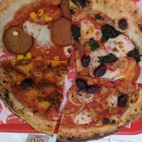 Holy Pepperoni, Spinaci, Don Tuna, Creek Supreme at Pizzi*s & Cream in Vienna