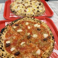 Quattro „Formaggi“ and Tuna pizza  at Pizzi*s & Cream in Vienna