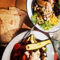 Tante opzioni vegan sul menù. Noi abbiamo optato per una bella insalata (con mozzarisella) e piadina 5 cereali.. Insalata buona, la piadina insomma.. Sicuramente la prossima volta at Sbionta in Rimini