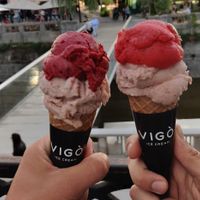 fig+blackberry & fig+strawberry at Vigó - Kongresni Trg in Ljubljana