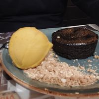 Vegan chocolate cup with 🥭 ice cream  (kind of coulant au chocolat) at UDON in Burgos