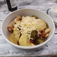 Chilli Cheeze Bowhl mit Pommes at Küche des Friedens in Rostock