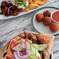 Kebab with bread and Kebab with fries. Side of Mac'n Cheese Balls with Curry-Ketchup at Küche des Friedens in Rostock