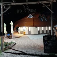 Entrance at Hold és Csillag in Balatongyorok