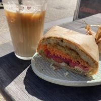 Eiskaffee und Falafel-Sandwich   at Sannewich in Haderslev