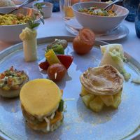 Main course with extra veggies and rice bowl at Vincent in Geel