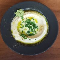 Vegan hummus with lemon at Reggev Hummus Södermalm in Stockholm