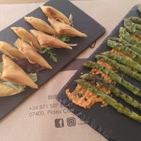 Samosa and asperges at Sarten in Mallorca