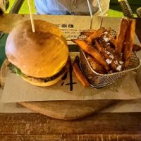 Vegan burger at Sarten in Mallorca
