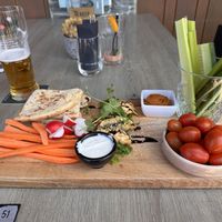 Naan Brot mit Gemüse und Frühlingsrolle  at Beachclub Lekker in Vrouwenpolder