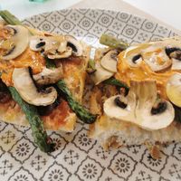 Coca con salsa romescu at L'autèntic in Begur