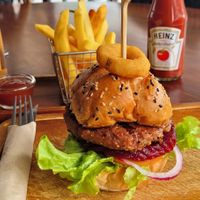 One perfect vegan burger... seriously, the tastiest burger I've had in ages and chips are perfect.
Worth the walk and friendly staff.
Sometimes ya just need a burger fix at Big Boys' Burger Club in Phuket
