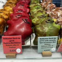Vegan stuffed donuts with berry, apple flavors  at BCN - Boldú - T1 in Barcelona
