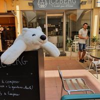 La mascotte et le patron! at Iceberg in Menton