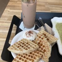 Mini chocolate latte and rice waffle  at Cafe Beanteum in Seoul