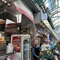 Turn here in Mangwon market to get to the cafe!  at Cafe Beanteum in Seoul