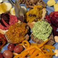 Piattone vegano at Il Bivio Trattoria da Fedio in Ampio