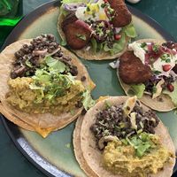 No chicken taco ; quesadillas et guacamole   at B.Better in Paris