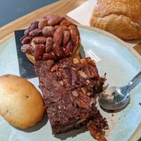 Brownie, tartlette, Madeleine at Land & Monkeys - Turenne in Paris