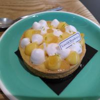 Tartelette citron meringuée at Land & Monkeys - Turenne in Paris