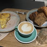 breakfast   at Land & Monkeys - Turenne in Paris