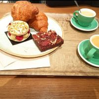 Tasty breakfast in Paris at Land & Monkeys - Turenne in Paris