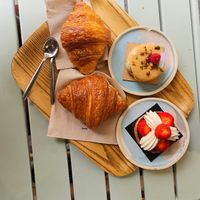 A variety of delicious treats at Land & Monkeys - Turenne in Paris