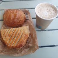 Pain au chocolate, Apple something and latte at Land & Monkeys - Turenne in Paris