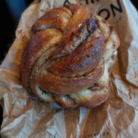 Cinnamon roll at Land & Monkeys - Turenne in Paris