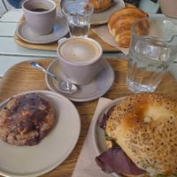 Lunch meal deal - BLT bagel, monkey cookie, allongé with oat milk at Land & Monkeys - Turenne in Paris