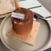 Chocolate and hazelnut cake at Land & Monkeys - Turenne in Paris