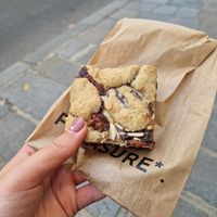 Brookie is excellent at Land & Monkeys - Turenne in Paris